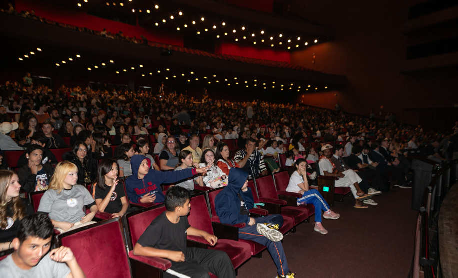 Curitiba, 13 de outubro de 2025 - Entrega da reforma do telhado do Teatro Guaíra / parceria da AUDI - Apresentação de Ballet para 600 crianças de escolas públicas.
