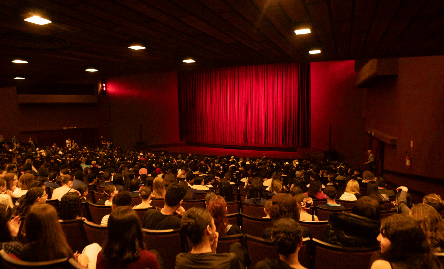 Curitiba, 13 de outubro de 2025 - Entrega da reforma do telhado do Teatro Guaíra / parceria da AUDI - Apresentação de Ballet para 600 crianças de escolas públicas.