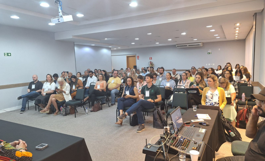 Paraná avança na implantação do Programa “Agora Tem Especialistas” com encontros regionais