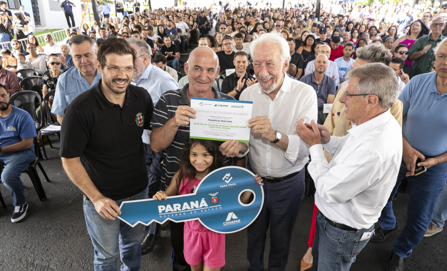 Londrina, 24 de outubro de 2025 - Mauricio Pescuma, 62 anos, comerciante, primeira pessoa a utilizar o financiamento para idosos do governo do Paraná.