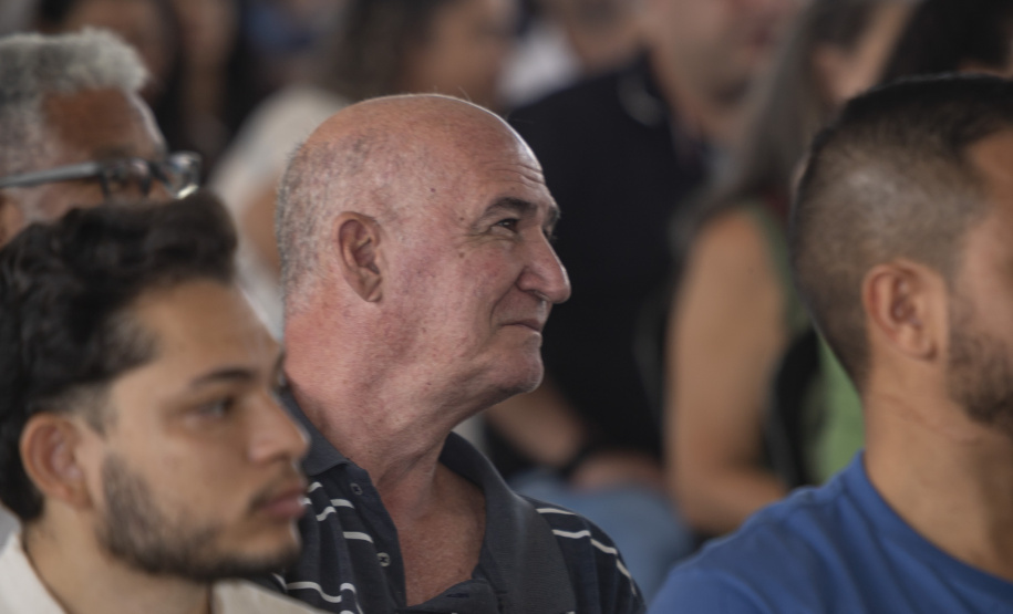 Londrina, 24 de outubro de 2025 - Mauricio Pescuma, 62 anos, comerciante, primeira pessoa a utilizar o financiamento para idosos do governo do Paraná.
