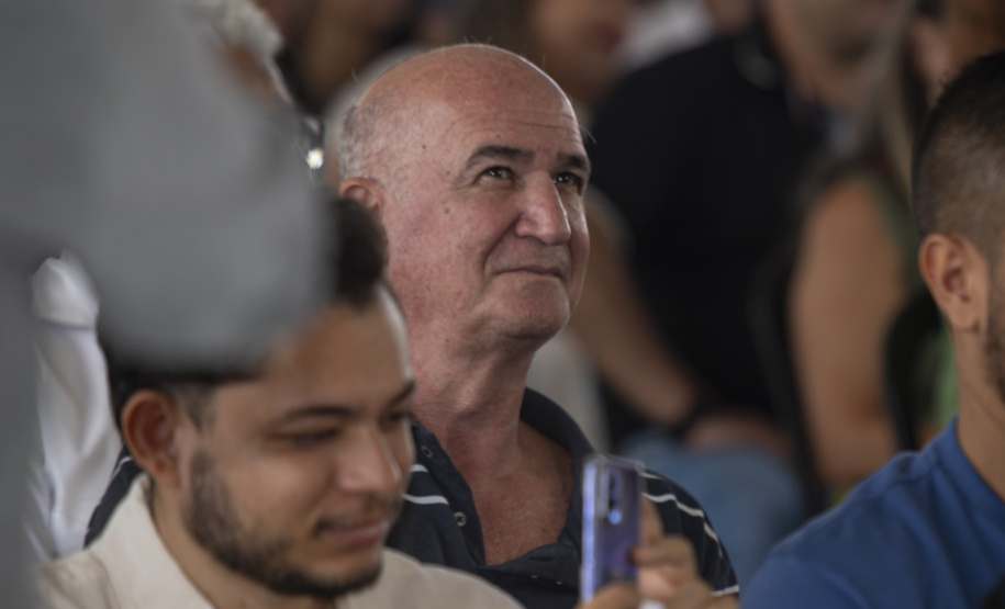 Londrina, 24 de outubro de 2025 - Mauricio Pescuma, 62 anos, comerciante, primeira pessoa a utilizar o financiamento para idosos do governo do Paraná.