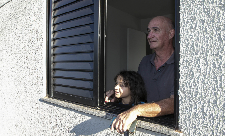 Londrina, 24 de outubro de 2025 - Mauricio Pescuma, 62 anos, comerciante, primeira pessoa a utilizar o financiamento para idosos do governo do Paraná.