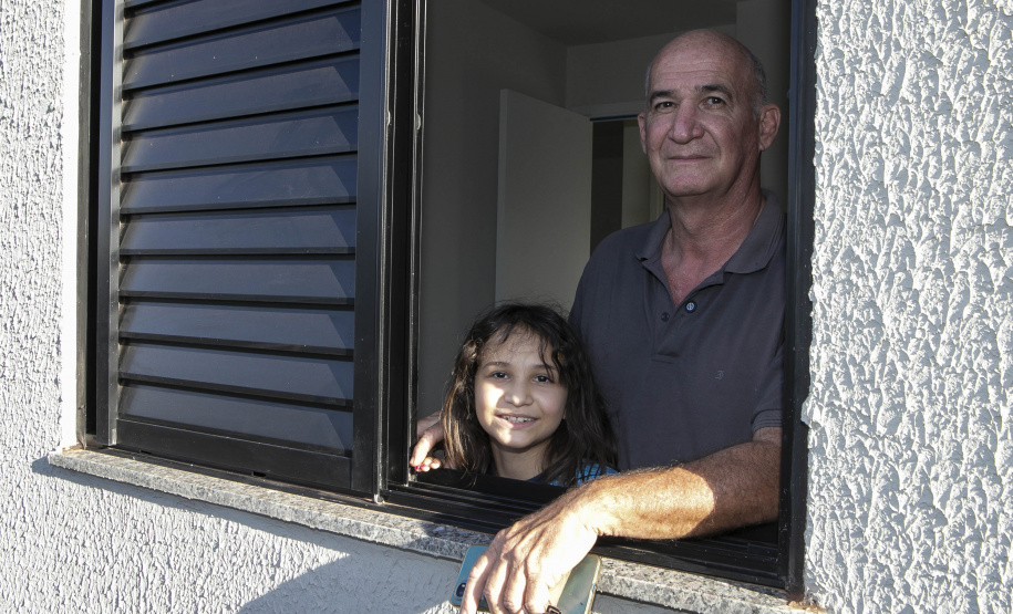 Londrina, 24 de outubro de 2025 - Mauricio Pescuma, 62 anos, comerciante, primeira pessoa a utilizar o financiamento para idosos do governo do Paraná.