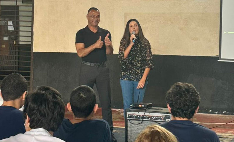 Cafu, ex-jogador da seleção brasileira, visita os Centros de Socioeducação  Londrina I e II