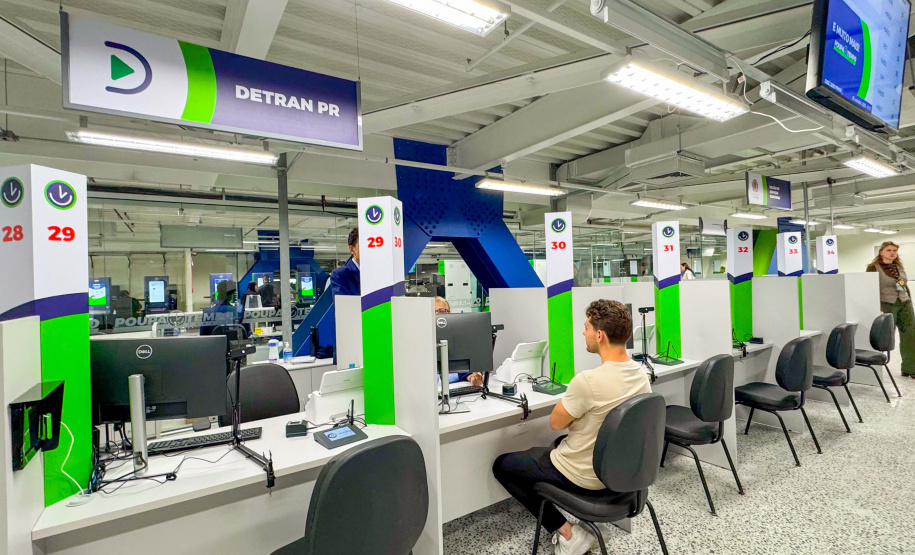 Detran-PR oferece serviços de habilitação, veículos e infrações nas unidades do Poupatemp