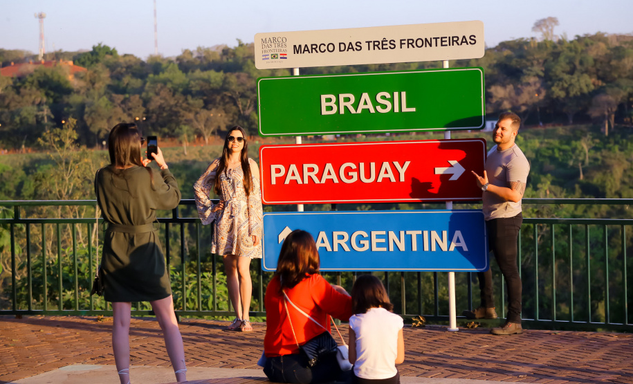 Imagens do Marco das Três Fronteiras e das Cataratas, em Foz do Iguaçu, irão rodar o mundo