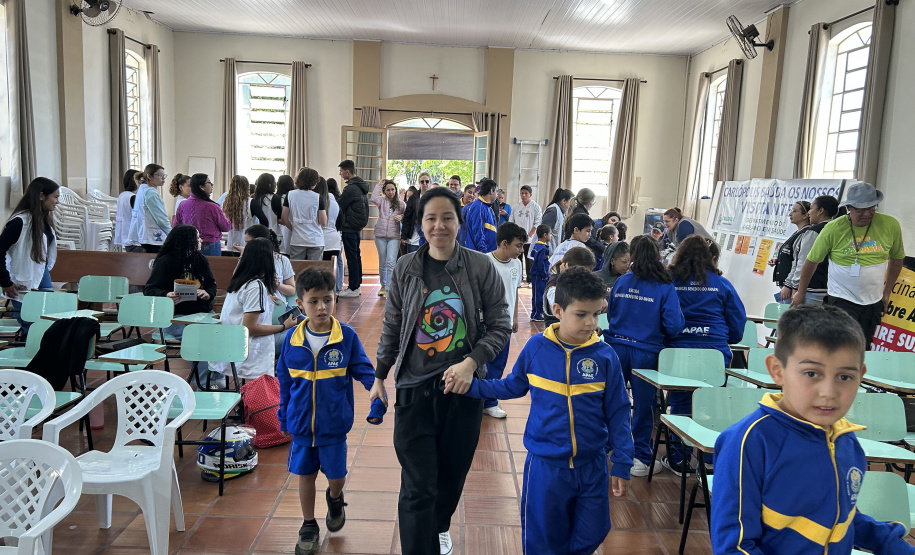 Crianças e adolescentes participam de ação de educação para enfrentamento ao escorpião