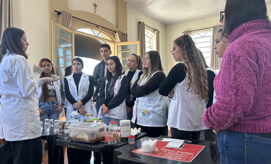 Crianças e adolescentes participam de ação de educação para enfrentamento ao escorpião