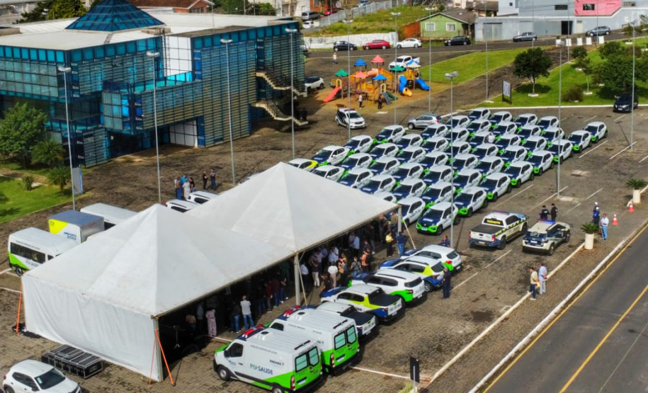 Estado entrega 64 veículos e três ambulâncias para saúde em Ponta Grossa