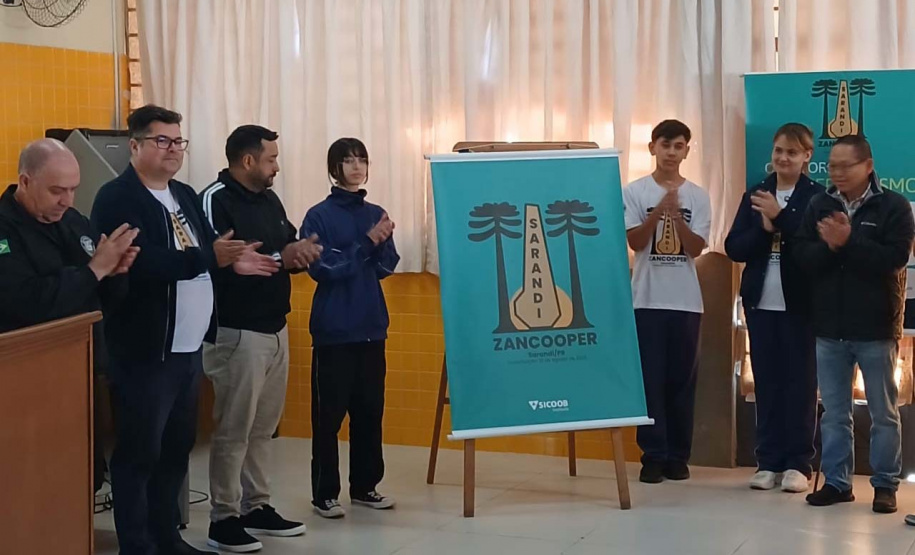 Tecnologia e trabalho em equipe: cooperativa-mirim transforma rotina de estudantes em colégio em Sarandi