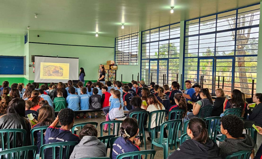 Adapar conscientiza municípios do Oeste sobre os riscos da  raiva dos herbívoros