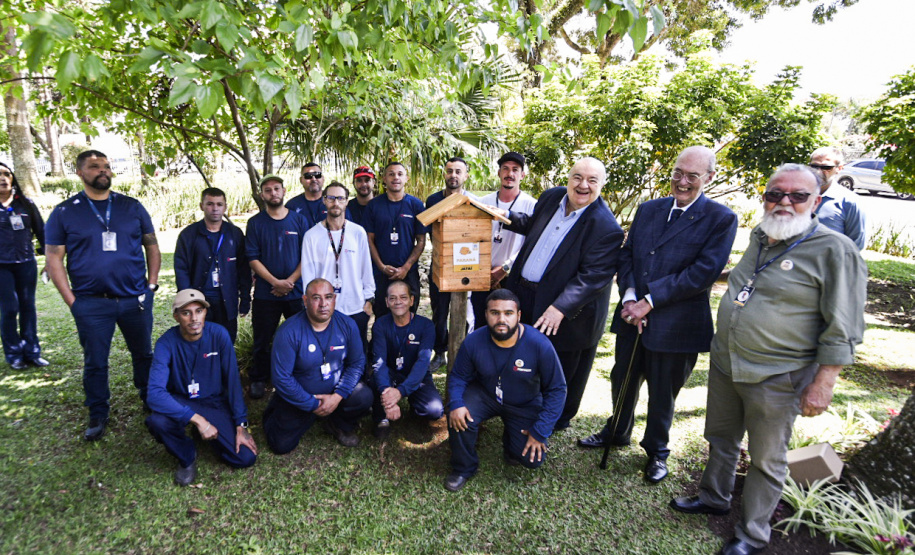 Palácio da Justiça ganha jardins de mel do Poliniza Paraná