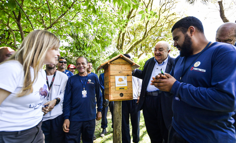 Palácio da Justiça ganha jardins de mel do Poliniza Paraná
