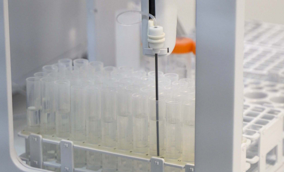 Laboratórios da Sanepar realizam mais de 7,5 milhões de análises por ano