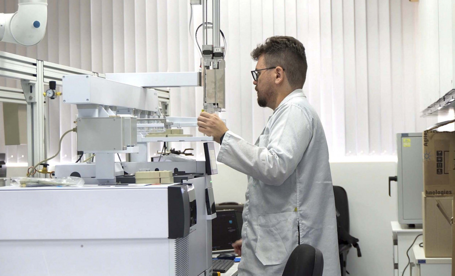 Laboratórios da Sanepar realizam mais de 7,5 milhões de análises por ano