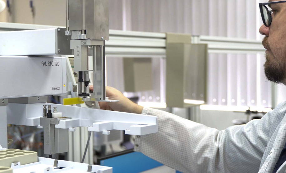 Laboratórios da Sanepar realizam mais de 7,5 milhões de análises por ano