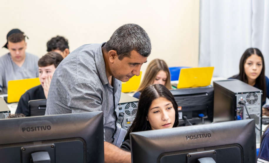 Paraná celebra o Dia do Professor com valorização da categoria