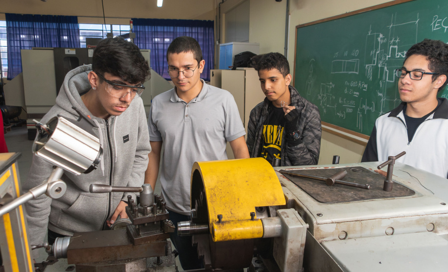 Paraná amplia acesso ao ensino técnico com parceria entre Educação e Senai