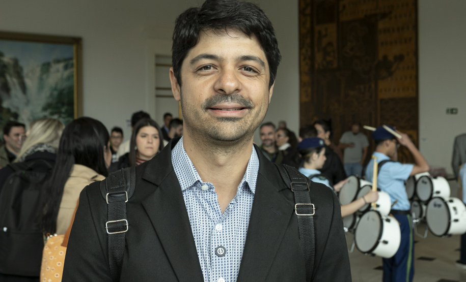 Estado apoiará municípios na implementação de inglês e robótica no Ensino Fundamental I