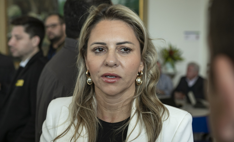 A escola que mais recebeu recursos nessa iniciativa foi o Colégio Estadual João XXIII, de Clevelândia. Ao todo, a instituição receberá R$ 3,9 milhões para diversas intervenções. “A escola estava com problemas, calçadas, muro deteriorado. E está sendo toda revitalizada, para dar mais qualidade de vida aos alunos e aos professores”, comentou a prefeita Rafaela Losi.