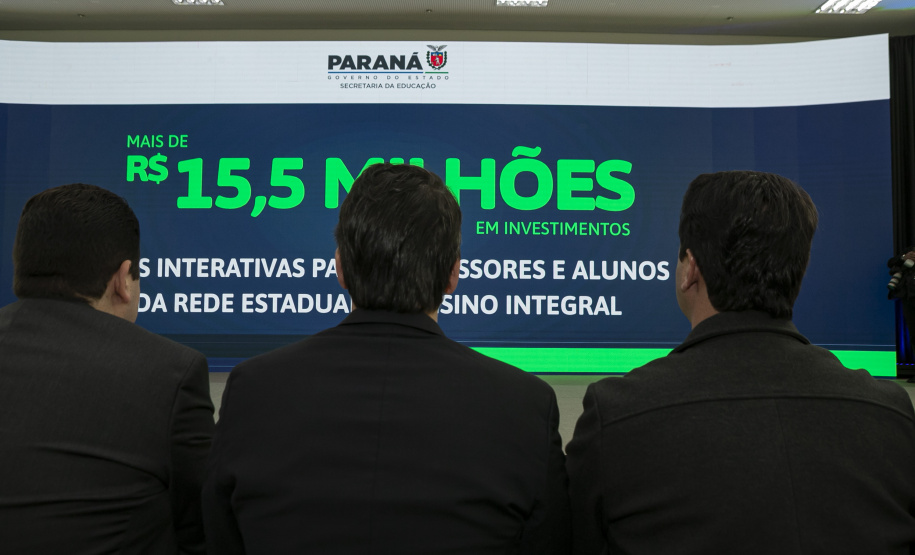 Governador entrega R$33,3 milhões em novos equipamentos para colégios estaduais