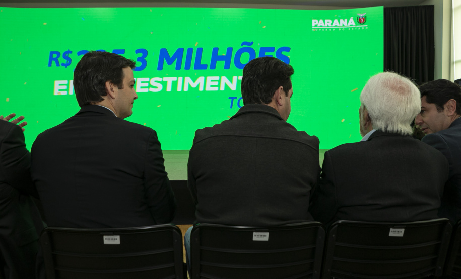 Governador entrega R$33,3 milhões em novos equipamentos para colégios estaduais