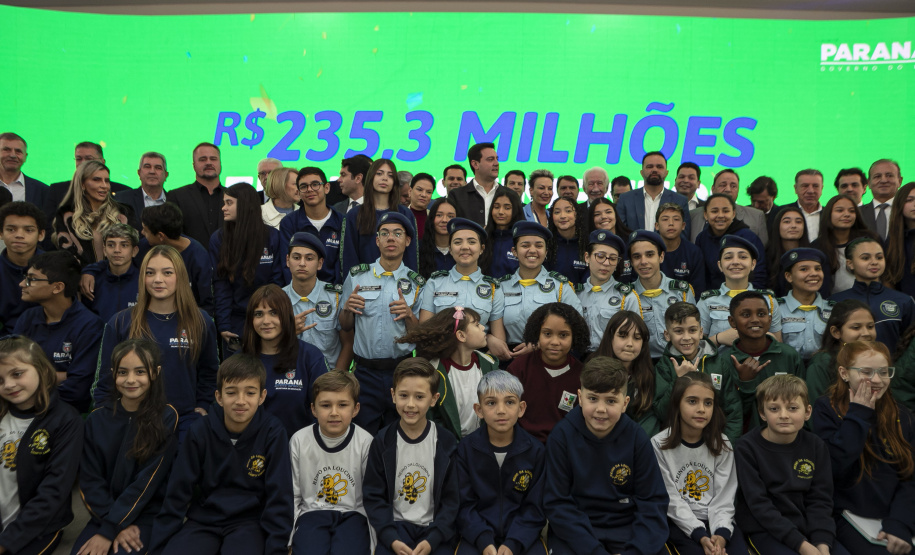 Estado apoiará municípios na implementação de inglês e robótica no Ensino Fundamental I