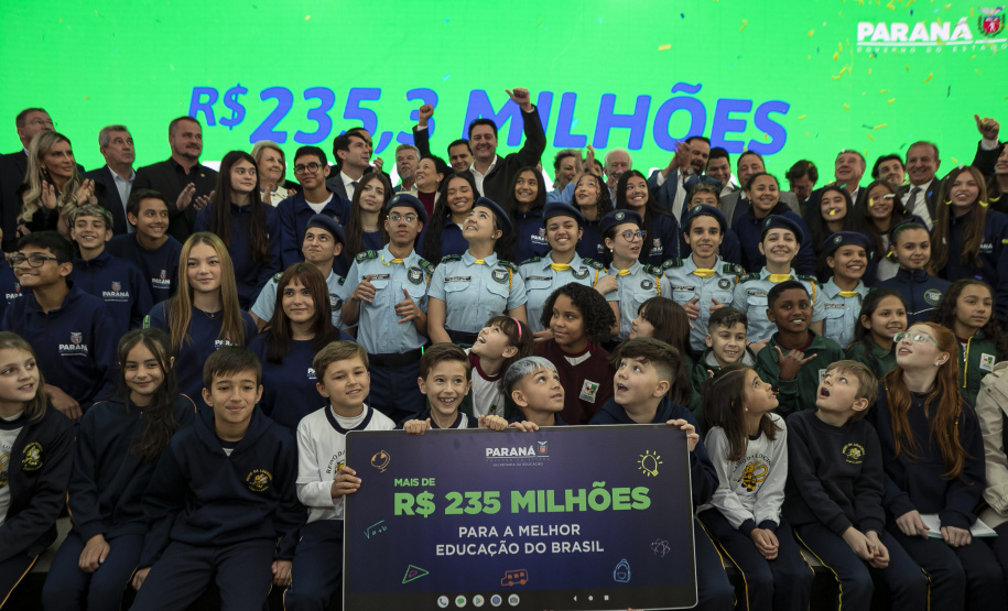 Estado apoiará municípios na implementação de inglês e robótica no Ensino Fundamental I