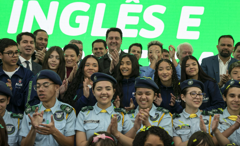Estado apoiará municípios na implementação de inglês e robótica no Ensino Fundamental I