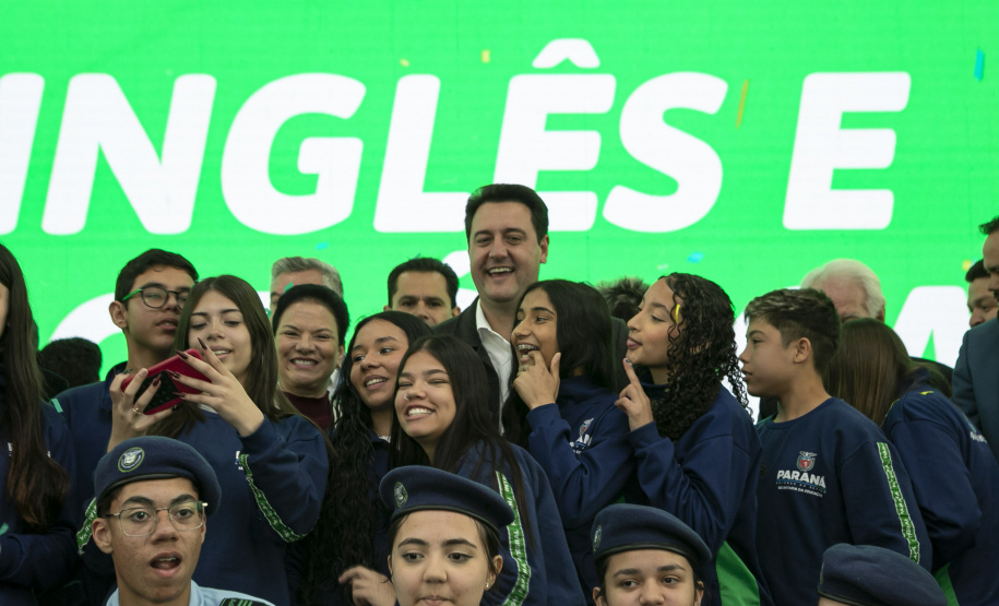 Estado apoiará municípios na implementação de inglês e robótica no Ensino Fundamental I