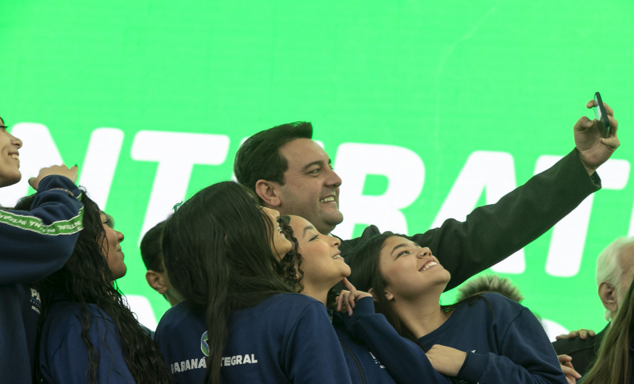 Estado apoiará municípios na implementação de inglês e robótica no Ensino Fundamental I