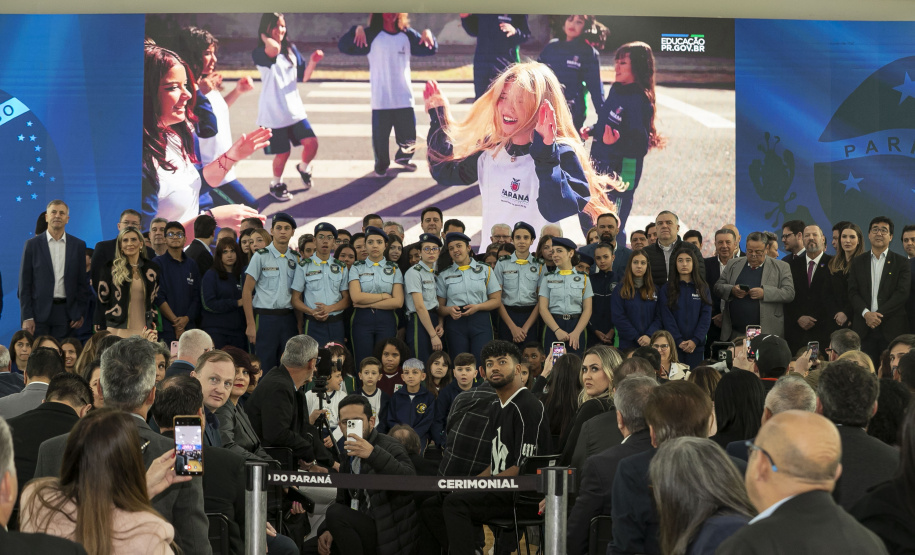 Governador entrega R$33,3 milhões em novos equipamentos para colégios estaduais