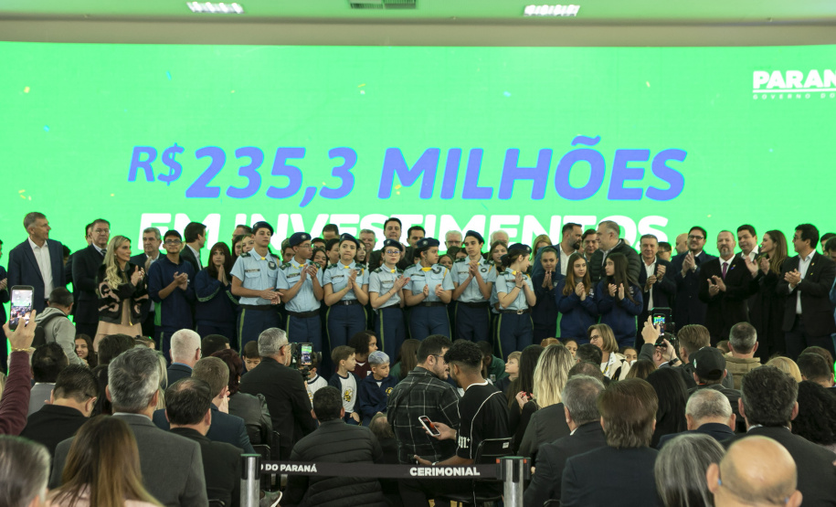 Estado apoiará municípios na implementação de inglês e robótica no Ensino Fundamental I