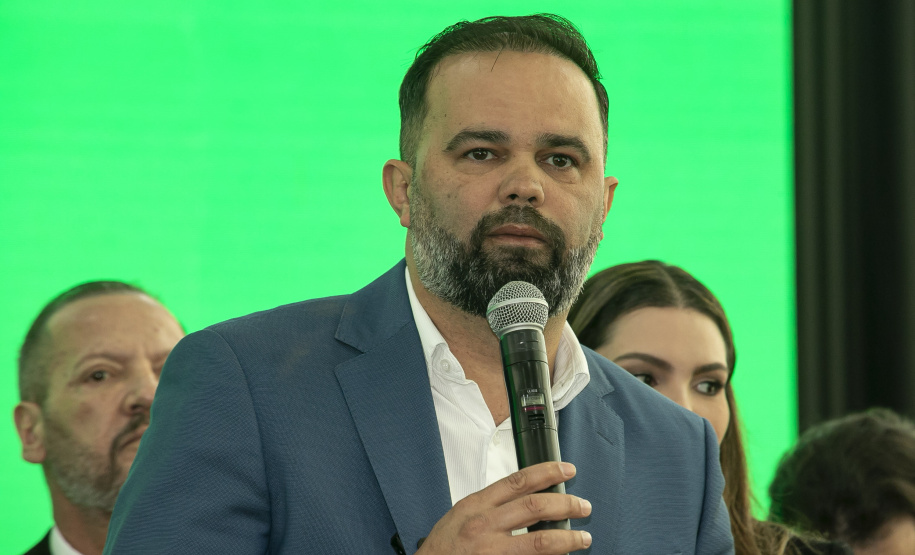 Estado apoiará municípios na implementação de inglês e robótica no Ensino Fundamental I