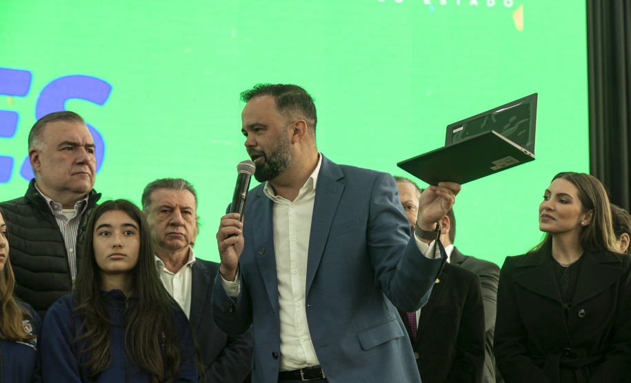 Estado apoiará municípios na implementação de inglês e robótica no Ensino Fundamental I