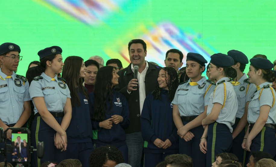 Governador entrega R$33,3 milhões em novos equipamentos para colégios estaduais