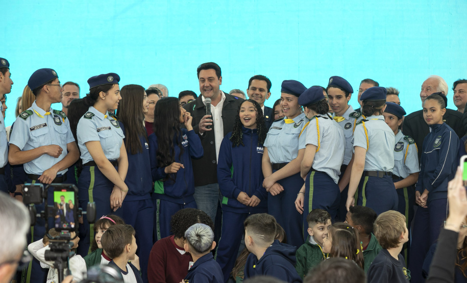 Estado apoiará municípios na implementação de inglês e robótica no Ensino Fundamental I