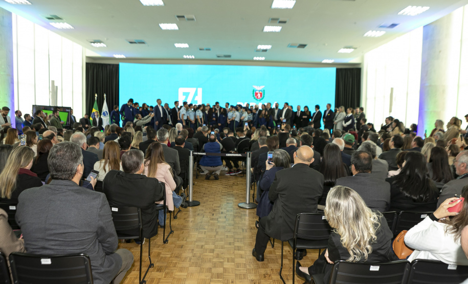 Governador entrega R$33,3 milhões em novos equipamentos para colégios estaduais