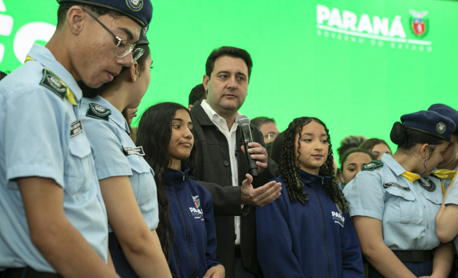 Governador entrega R$33,3 milhões em novos equipamentos para colégios estaduais