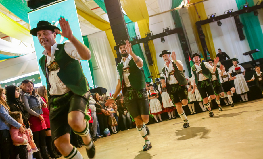 Oktoberfest aquece o turismo e celebra a cultura germânica em Francisco Beltrão e Curitiba