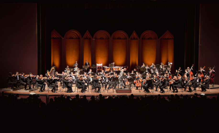 Orquestra Sinfônica do Paraná encerra turnê dos 40 anos com concerto em Belo Horizonte
