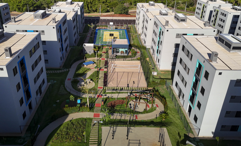 Londrina, 25 de outubro de 2024 - O governador em exercício Darci Piana inaugura residencial com 512 apartamentos dentro do programa Casa Fácil Paraná.