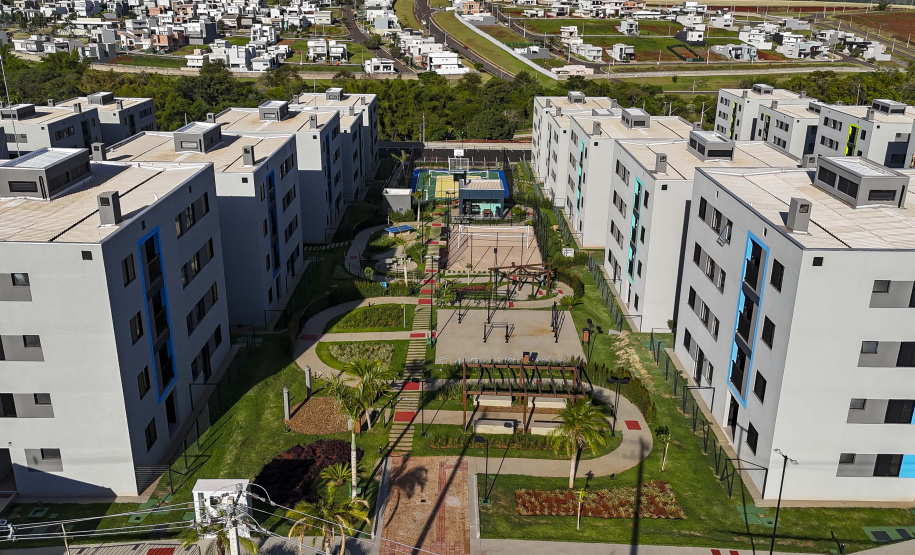 Londrina, 25 de outubro de 2024 - O governador em exercício Darci Piana inaugura residencial com 512 apartamentos dentro do programa Casa Fácil Paraná.