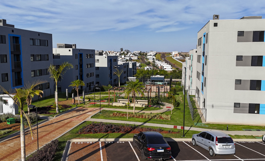 Londrina, 25 de outubro de 2024 - O governador em exercício Darci Piana inaugura residencial com 512 apartamentos dentro do programa Casa Fácil Paraná.