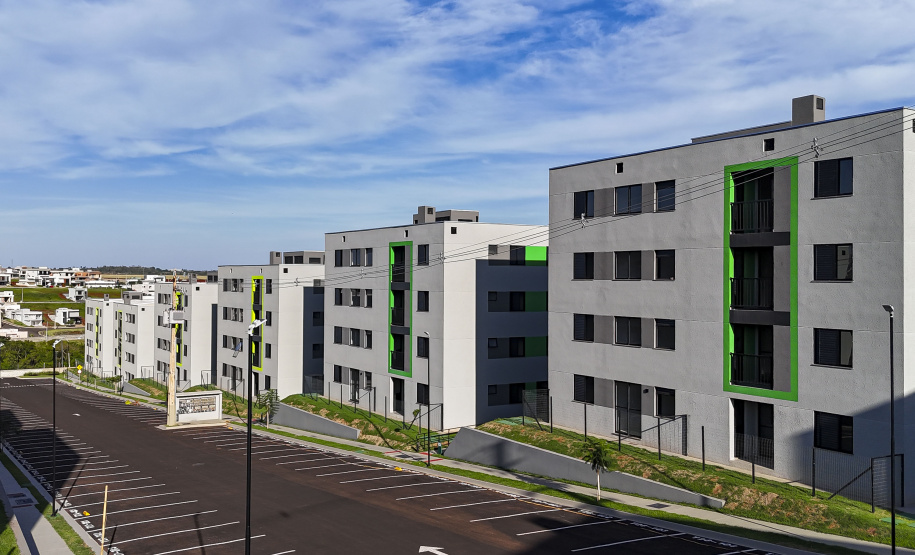 Londrina, 25 de outubro de 2024 - O governador em exercício Darci Piana inaugura residencial com 512 apartamentos dentro do programa Casa Fácil Paraná.