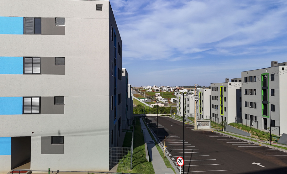 Londrina, 25 de outubro de 2024 - O governador em exercício Darci Piana inaugura residencial com 512 apartamentos dentro do programa Casa Fácil Paraná.