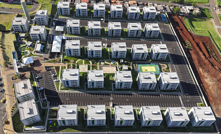 Londrina, 25 de outubro de 2024 - O governador em exercício Darci Piana inaugura residencial com 512 apartamentos dentro do programa Casa Fácil Paraná.