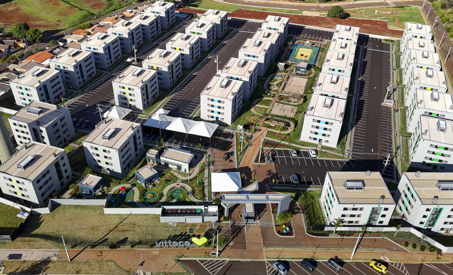 Londrina, 25 de outubro de 2024 - O governador em exercício Darci Piana inaugura residencial com 512 apartamentos dentro do programa Casa Fácil Paraná.