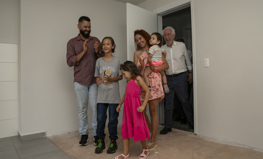 Londrina, 25 de outubro de 2024 - O governador em exercício Darci Piana inaugura residencial com 512 apartamentos dentro do programa Casa Fácil Paraná.